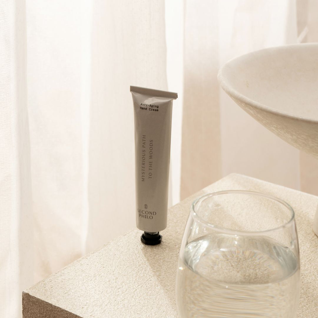 Anti-aging handcream : Mysterious Path to the Woods