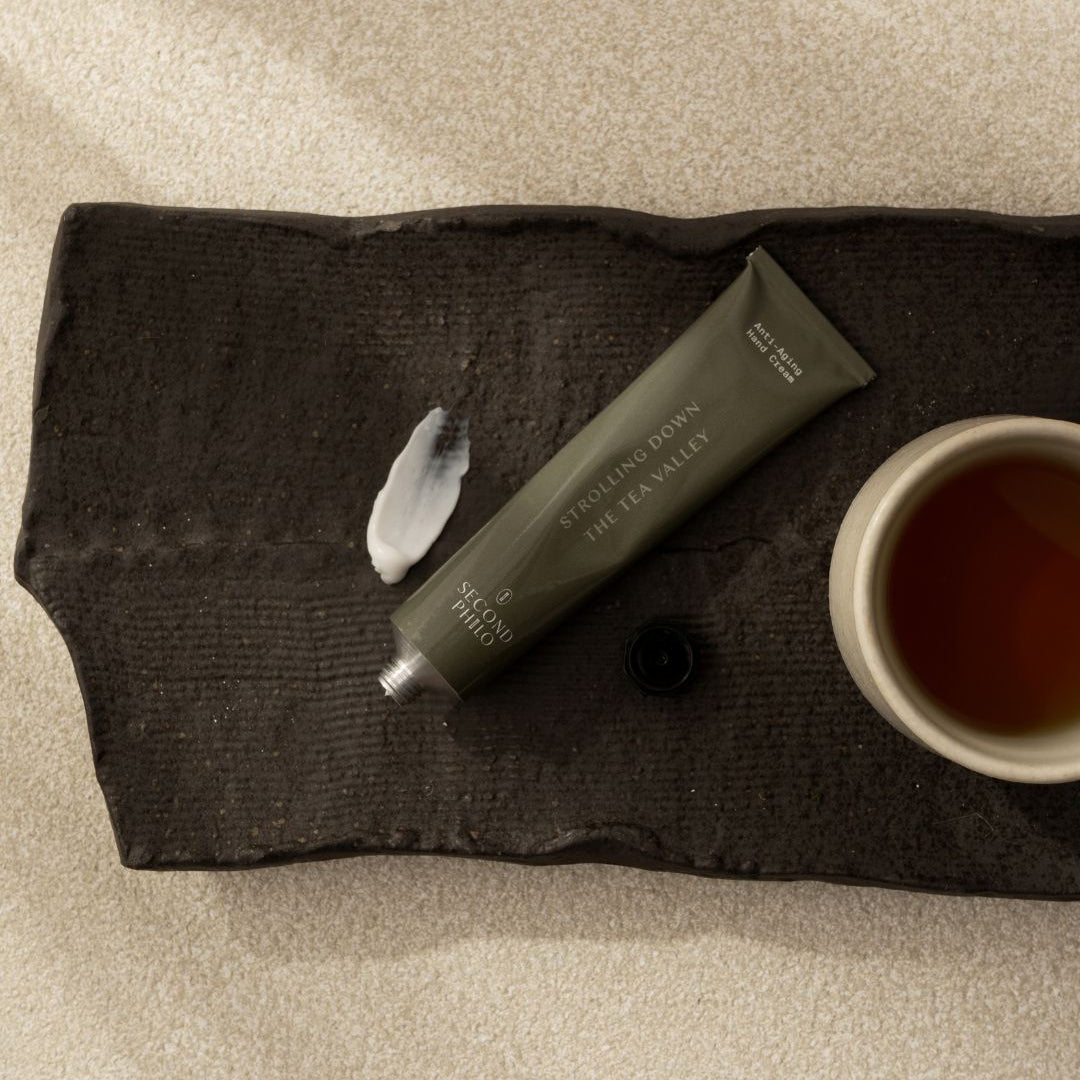 Anti-aging handcream : Strolling down the tea valley