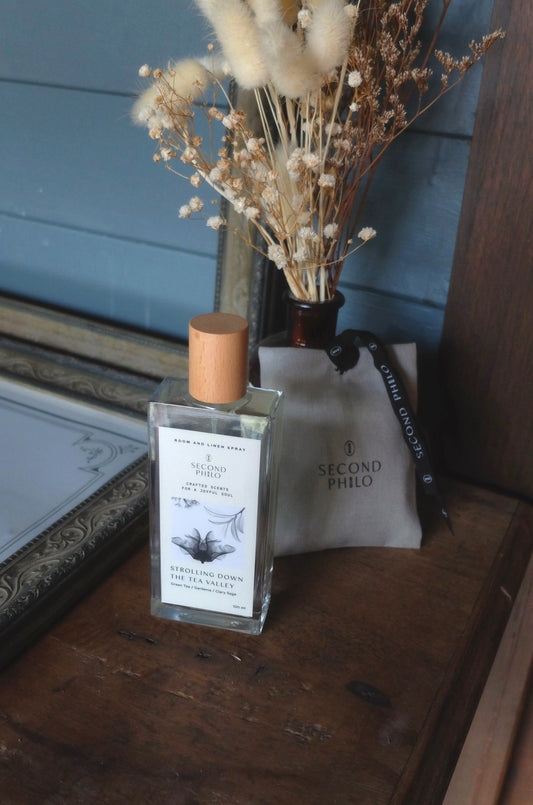 Strolling down the tea valley : Sachet and Room spray set
